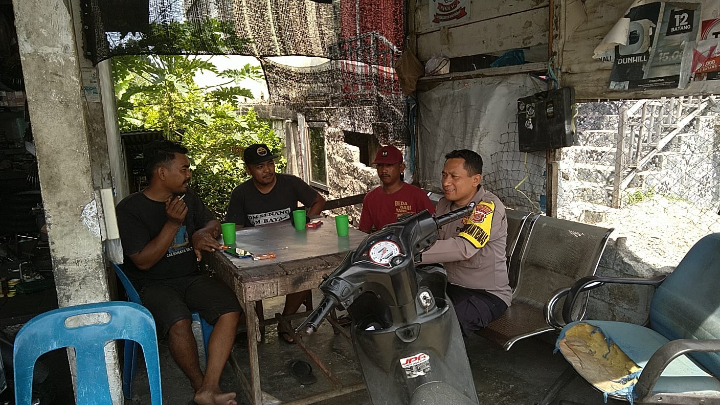 Ngopi dan Duduk Santai, Personel Polsek Samadua Aktif Serap Aspirasi dan Sampaikan Himbauan Kamtibmas kepada Warga   