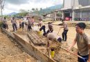 Polri Untuk Masyarakat, Polres Aceh Selatan Terus Laksanakan Pembersihan Material Sisa Banjir Bandang di Trumon