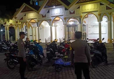 Personel Polsek Jajaran Intensifkan Pengamanan Sholat Tarawih di Bulan Ramadan