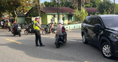 Sat Lantas Polres Aceh Selatan Hadir di Jam Sibuk Jelang Berbuka, Pastikan Arus Lalu Lintas Tetap Lancar dan Kondusif Sat Lantas Polres Aceh Selatan Hadir di Jam Sibuk Jelang Berbuka, Pastikan Arus Lalu Lintas Tetap Lancar dan Kondusif