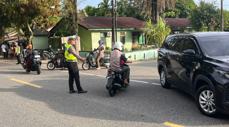 Sat Lantas Polres Aceh Selatan Hadir di Jam Sibuk Jelang Berbuka, Pastikan Arus Lalu Lintas Tetap Lancar dan Kondusif Sat Lantas Polres Aceh Selatan Hadir di Jam Sibuk Jelang Berbuka, Pastikan Arus Lalu Lintas Tetap Lancar dan Kondusif