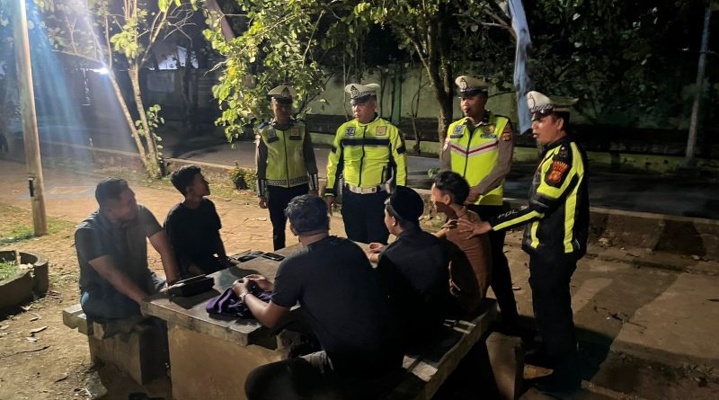 Patroli Malam Sat Lantas Polres Aceh Selatan Humanis, Antisipasi Balap Liar di Bulan Ramadhan Patroli Malam Sat Lantas Polres Aceh Selatan Humanis, Antisipasi Balap Liar di Bulan Ramadhan