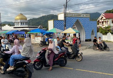 Personel Polsek Labuhanhaji Laksanakan Gatur Lalin, Jaga Kelancaran dan Keamanan Jelang Berbuka Puasa Personel Polsek Labuhanhaji Laksanakan Gatur Lalin, Jaga Kelancaran dan Keamanan Jelang Berbuka Puasa
