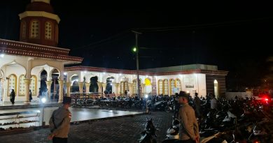 Personel Polsek Tapaktuan Terus Laksanakan Pengamanan Sholat Tarawih di Bulan Ramadhan Personel Polsek Tapaktuan Terus Laksanakan Pengamanan Sholat Tarawih di Bulan Ramadhan