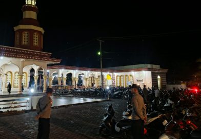 Personel Polsek Tapaktuan Terus Laksanakan Pengamanan Sholat Tarawih di Bulan Ramadhan Personel Polsek Tapaktuan Terus Laksanakan Pengamanan Sholat Tarawih di Bulan Ramadhan