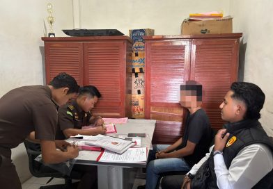 Satreskrim Polres Aceh Selatan Tuntaskan Dua Kasus Judi Online, Serahkan Tersangka dan Barang Bukti ke Kejari Satreskrim Polres Aceh Selatan Tuntaskan Dua Kasus Judi Online, Serahkan Tersangka dan Barang Bukti ke Kejari