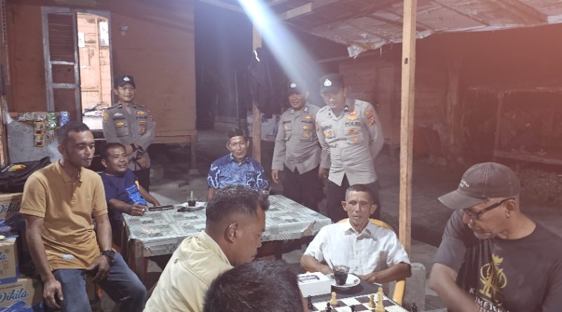Patroli Malam Polsek Kluet Utara Intensifkan Imbauan Kamtibmas, Ajak Pemuda Jaga Ketertiban di Bulan Ramadhan Patroli Malam Polsek Kluet Utara Intensifkan Imbauan Kamtibmas, Ajak Pemuda Jaga Ketertiban di Bulan Ramadhan