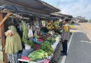 Bhabinkamtibmas Polsek Bakongan Timur Sambangi Pedagang Sayur, Sampaikan Himbauan Kamtibmas di Bulan Ramadhan