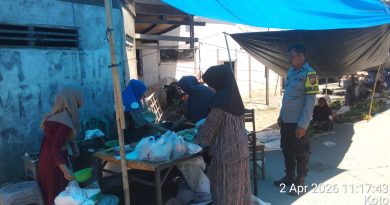 Bhabinkamtibmas Polsek Kluet Tengah Patroli dan Sambang ke Pasar Tradisional, Perkuat Kamtibmas di Tengah Aktivitas Warga