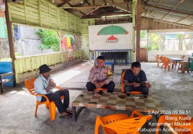 Bhabinkamtibmas Polsek Meukek Ngopi Bareng Warga, Pererat Silaturahmi dan Sampaikan Pesan Kamtibmas Bhabinkamtibmas Polsek Meukek Ngopi Bareng Warga, Pererat Silaturahmi dan Sampaikan Pesan Kamtibmas