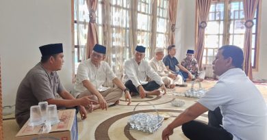 Kapolres Aceh Selatan Bersama PJU Melayat ke Rumah Duka Orang Tua Aipda Irfan Setiawan