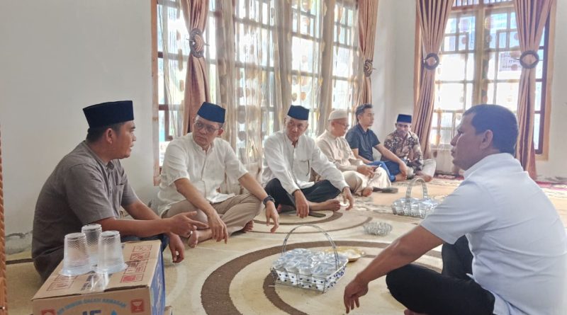 Kapolres Aceh Selatan Bersama PJU Melayat ke Rumah Duka Orang Tua Aipda Irfan Setiawan