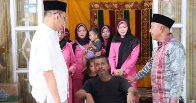 Kapolres Aceh Selatan Bersama Rombongan Hadir Beri Penguatan, Melayat ke Rumah Duka Personel Polsek Bakongan