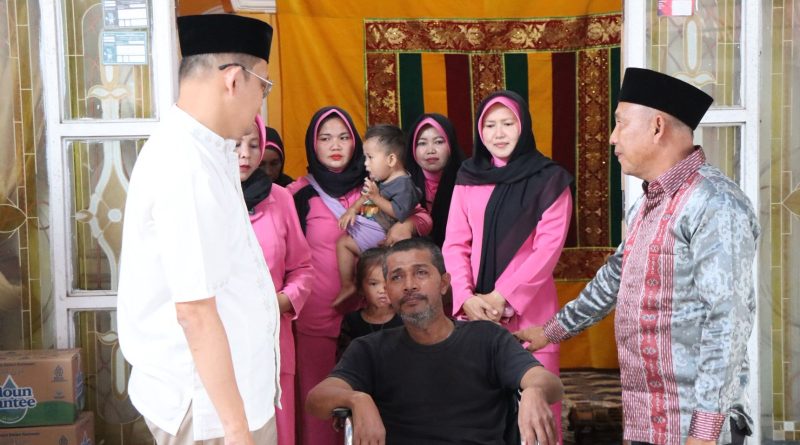 Kapolres Aceh Selatan Bersama Rombongan Hadir Beri Penguatan, Melayat ke Rumah Duka Personel Polsek Bakongan