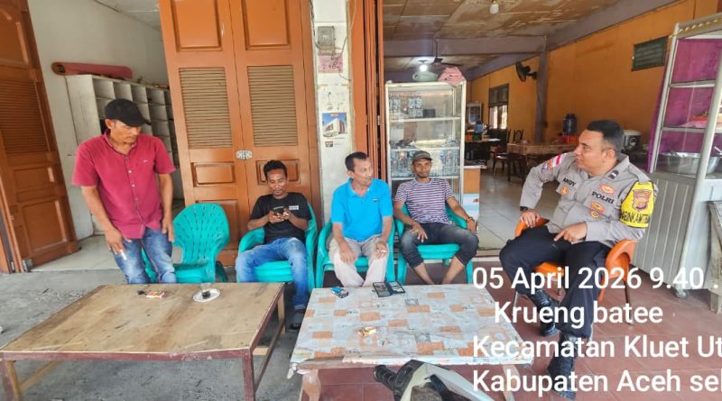 Ngopi Santai, Bhabinkamtibmas Polsek Kluet Utara Sampaikan Himbauan Kamtibmas dan Serap Aspirasi Warga