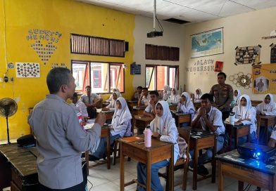 Satbinmas Polres Aceh Selatan Sosialisasikan Program E-Learning Polri Mengajar di SMA Negeri 1 Tapaktuan Satbinmas Polres Aceh Selatan Sosialisasikan Program E-Learning Polri Mengajar di SMA Negeri 1 Tapaktuan