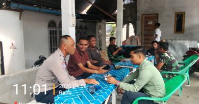 Ngopi Santai, Bhabinkamtibmas Polsek Labuhanhaji Barat Sampaikan Himbauan Kamtibmas dan Serap Aspirasi Warga