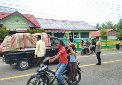 Strong Point Humanis di Depan Sekolah, Personel Polsek Samadua Pastikan Pelajar Pulang Aman dan Lalu Lintas Lancar