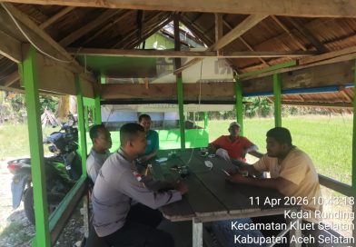 Ngopi Santai Humanis, Bhabinkamtibmas Polsek Kluet Selatan Perkuat Kedekatan dan Serap Aspirasi Warga