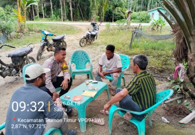 Sampaikan Himbauan Kamtibmas, Bhabinkamtibmas Polsek Trumon Timur sambangi masyarakat yang sedang berkumpul