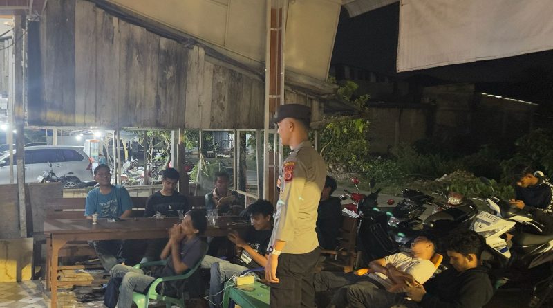 Patroli Malam, Polsek Kluet Utara Antisipasi Tindak Kejahatan serta Sampaikan Himbauan Kamtibmas