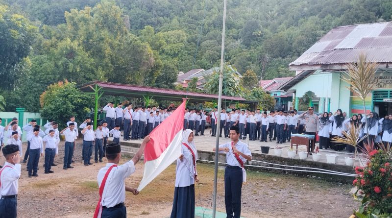 Kapolsek Tapaktuan jadi pembina upacara di MTSN 3 Aceh Selatan, tanamkan disiplin dan kesadaran hukum sejak dini