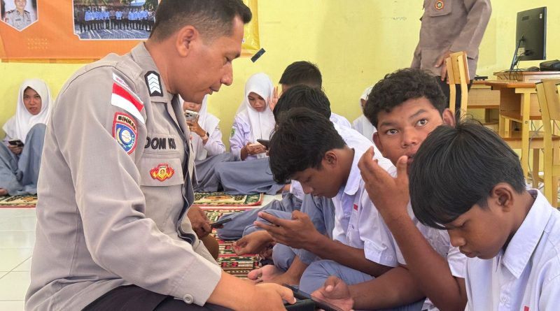 Sosialisasi e-learning Polri, Kapolsek Samadua Dorong Pemanfaatan Pembelajaran Digital di SMA Negeri 2 Samadua