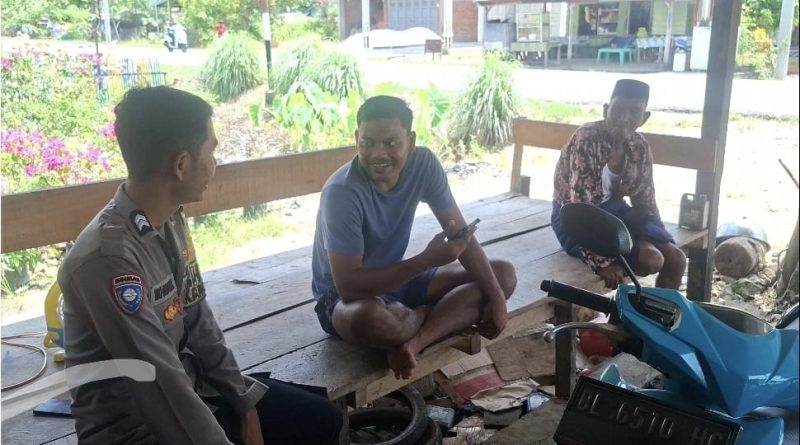 Bhabinkamtibmas Polsek Trumon Timur Sambangi Masyarakat, Perkuat Silaturahmi dan Sampaikan Pesan Kamtibmas