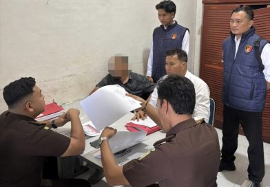 Satreskrim Polres Aceh Selatan Lakukan Tahap II Kasus Judi Online, Tersangka Diserahkan ke Kejaksaan