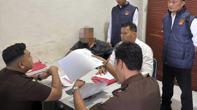 Satreskrim Polres Aceh Selatan Lakukan Tahap II Kasus Judi Online, Tersangka Diserahkan ke Kejaksaan