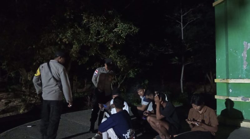 Patroli Malam Polsek Tapaktuan Intensifkan Pengawasan di Jam Rawan, Wujudkan Situasi Kamtibmas Kondusif