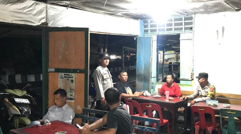 Patroli Malam Polsek Tapaktuan Sambangi Tempat Keramaian, Sampaikan Himbauan Kamtibmas kepada Masyarakat
