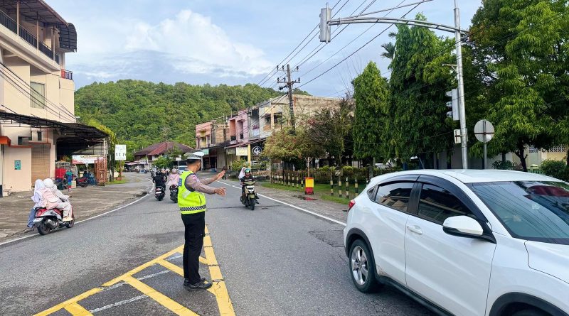 Gatur Pagi Sat Lantas Polres Aceh Selatan, Hadir Humanis Berikan Pelayanan Terbaik di Jam Sibuk