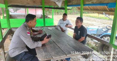 Duduk Santai Bersama Masyarakat, Bhabinkamtibmas Polsek Kluet Selatan Dengarkan Aspirasi Warga