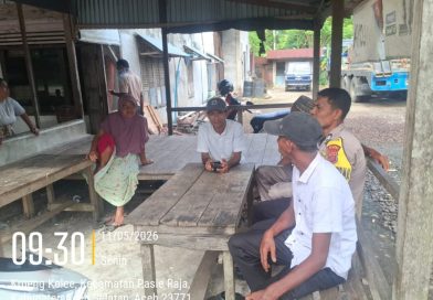 Bhabinkamtibmas Polsek Pasie Raja Sambangi Masyarakat, Duduk Santai Sambil Serap Aspirasi Warga