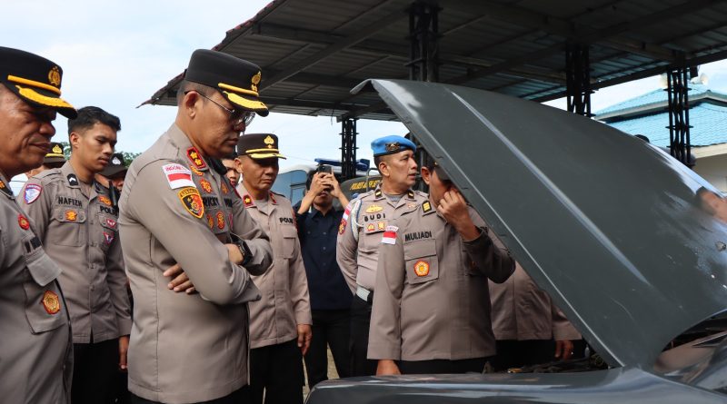 Kapolres Aceh Selatan Pimpin Apel Pagi Dan Lakukan Pengecekan Kendaraan Dinas Roda 4