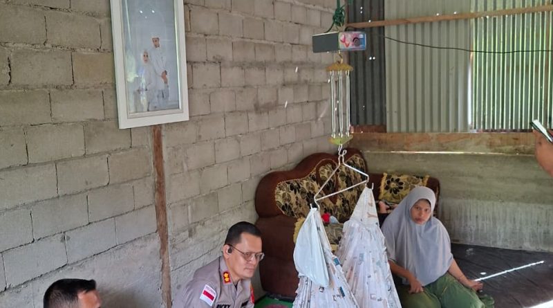 Wujud Kepedulian Polri, Kapolres Aceh Selatan Beri Bantuan dan Dukungan untuk Bayi Penderita Bocor Jantung Wujud Kepedulian Polri, Kapolres Aceh Selatan Beri Bantuan dan Dukungan untuk Bayi Penderita Bocor Jantung