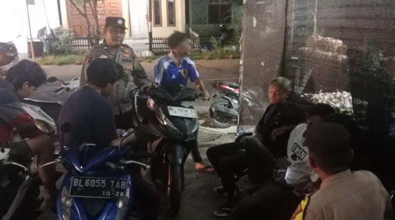 Patroli Malam Polsek Samadua Sambangi Warga dan Pemuda, Ciptakan Situasi Kamtibmas Aman dan Kondusif