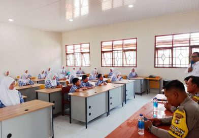 Polsek Meukek Sosialisasikan Program E-Learning Polri Mengajar di SMP Negeri 1 Meukek