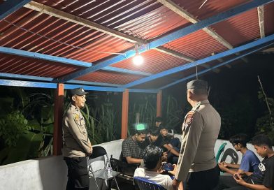 Patroli Malam Humanis, Polsek Kluet Utara Sambangi Warga dan Pemuda Jaga Situasi Kamtibmas Patroli Malam Humanis, Polsek Kluet Utara Sambangi Warga dan Pemuda Jaga Situasi Kamtibmas