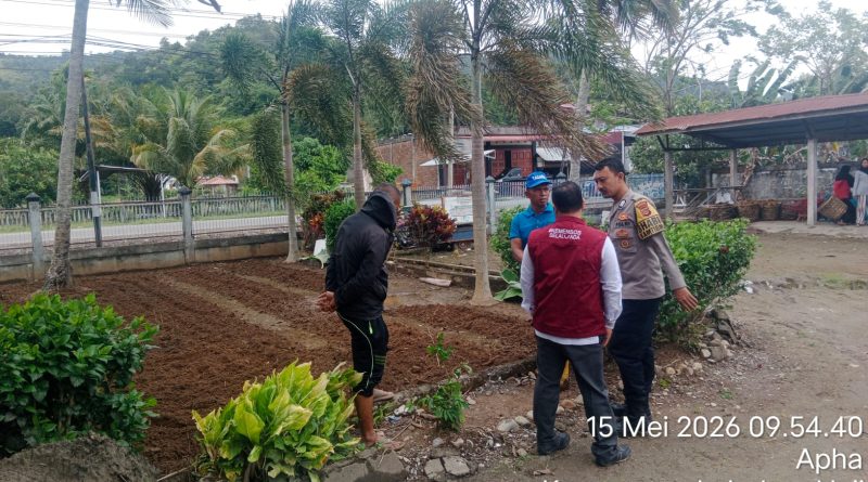 Personel Polsek Labuhanhaji Sambangi Warga yang Sedang Berkumpul, Sampaikan Pesan Kamtibmas Personel Polsek Labuhanhaji Sambangi Warga yang Sedang Berkumpul, Sampaikan Pesan Kamtibmas