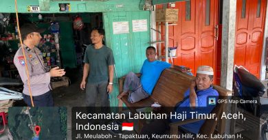 Sambangi Warga yang Sedang Berkumpul, Personel Polsek Labuhanhaji Timur Perkuat Sinergi dan Jaga Kamtibmas