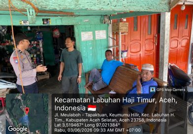 Sambangi Warga yang Sedang Berkumpul, Personel Polsek Labuhanhaji Timur Perkuat Sinergi dan Jaga Kamtibmas