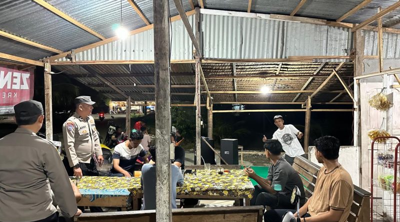 Patroli Malam Humanis, Personel Polsek Kluet Utara Hadir di Tengah Masyarakat Jaga Kamtibmas Tetap Kondusif Patroli Malam Humanis, Personel Polsek Kluet Utara Hadir di Tengah Masyarakat Jaga Kamtibmas Tetap Kondusif