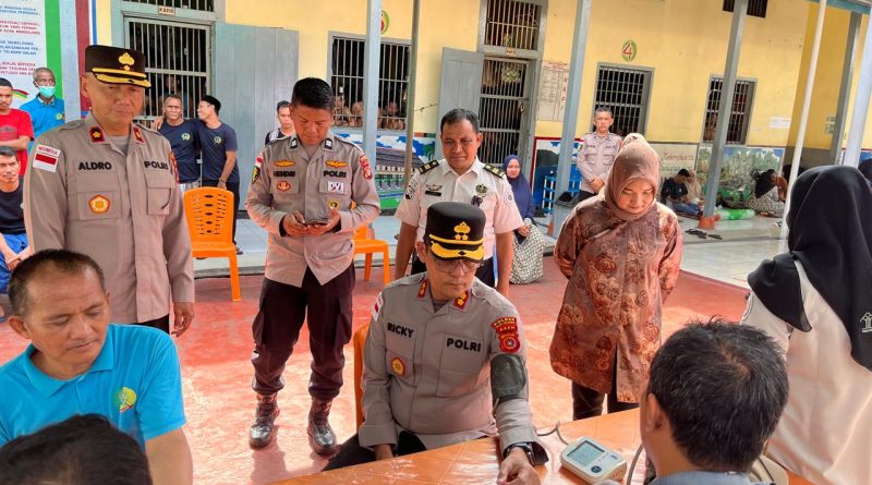 Sambut HUT Bhayangkara ke-80, Polres Aceh Selatan Berikan Pelayanan Kesehatan Gratis di Rutan Kelas IIB Tapaktuan Sambut HUT Bhayangkara ke-80, Polres Aceh Selatan Berikan Pelayanan Kesehatan Gratis di Rutan Kelas IIB Tapaktuan