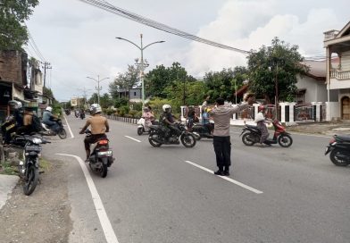 Strong Point Pagi, Personel Polsek Tapaktuan Siaga Atur Arus Lalu Lintas di Jam Sibuk