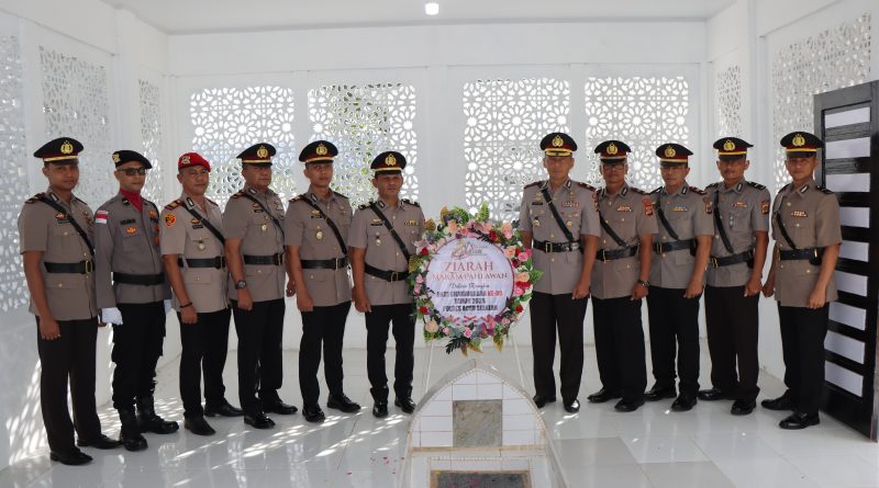 Ziarah Dan Tabur Bunga Hari Bhayangkara Ke-80, Polres Aceh Selatan Kenang Jasa Pahlawan Bangsa Ziarah Dan Tabur Bunga Hari Bhayangkara Ke-80, Polres Aceh Selatan Kenang Jasa Pahlawan Bangsa