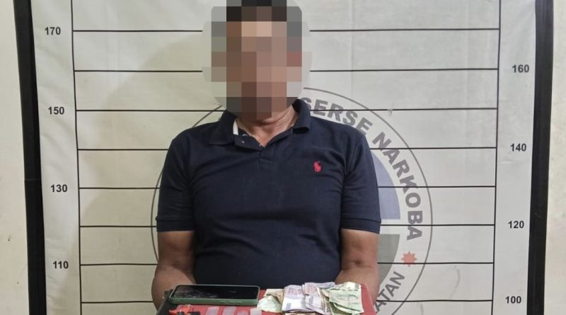 Satresnarkoba Polres Aceh Selatan Terus Gencarkan Pemberantasan Narkoba, Seorang Pria Diamankan Bersama 12 Paket Sabu Satresnarkoba Polres Aceh Selatan Terus Gencarkan Pemberantasan Narkoba, Seorang Pria Diamankan Bersama 12 Paket Sabu