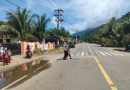 Personel Polsek Pasie Raja Hadir di Jam Pulang Sekolah, Bantu Siswa Menyeberang dan Jaga Kelancaran Arus Lalu Lintas