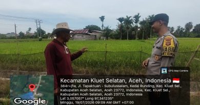 Bhabinkamtibmas Polsek Kluet Selatan Edukasi Warga tentang Layanan Polri dan Bahaya Hoaks Melalui Sambang DDS Bhabinkamtibmas Polsek Kluet Selatan Edukasi Warga tentang Layanan Polri dan Bahaya Hoaks Melalui Sambang DDS